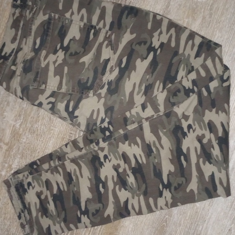 Women's camo pants